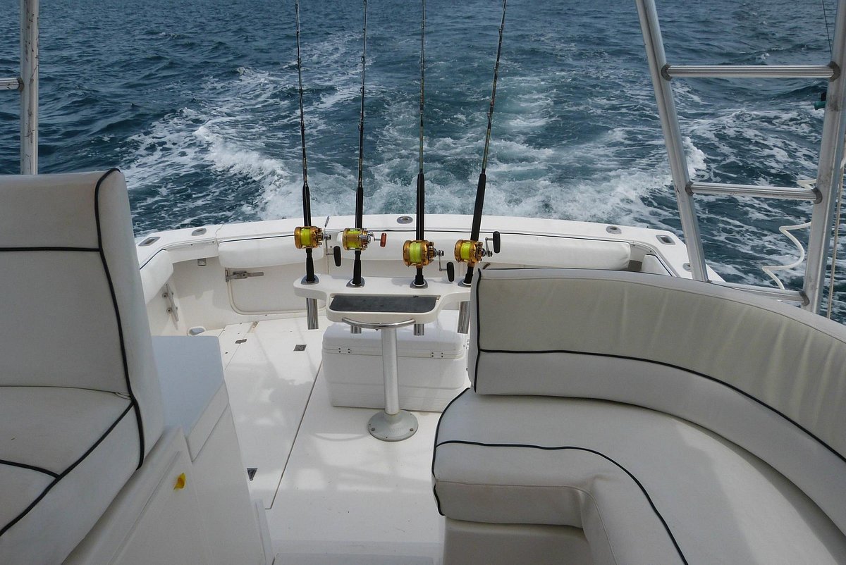 32 ft. Blackfin Express, Runaway, Playa Flamingo and Tamarindo by CR  Fishing Charters