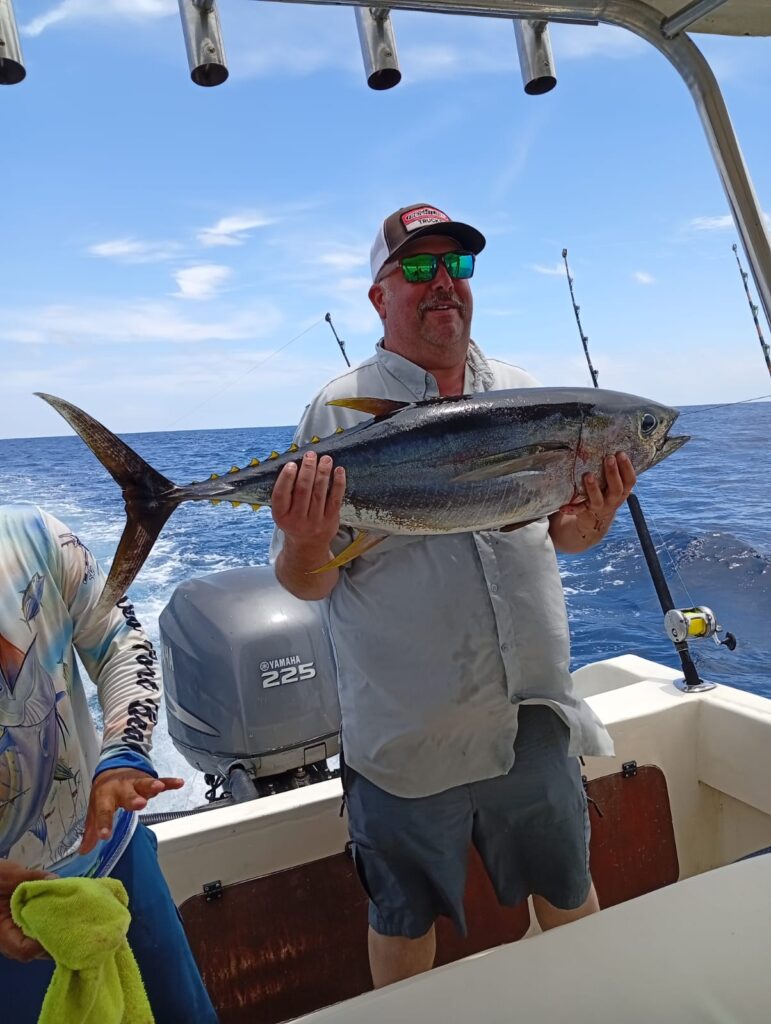 Costa Rica Robalo 24 ft. Robalo, 5 anglers max, Papagayo by CR Fishing Charters